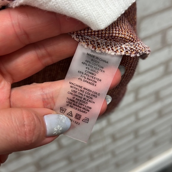 NEW Vince Camuto VNeck Leopard Print Sweater XS - Picture 3 of 6